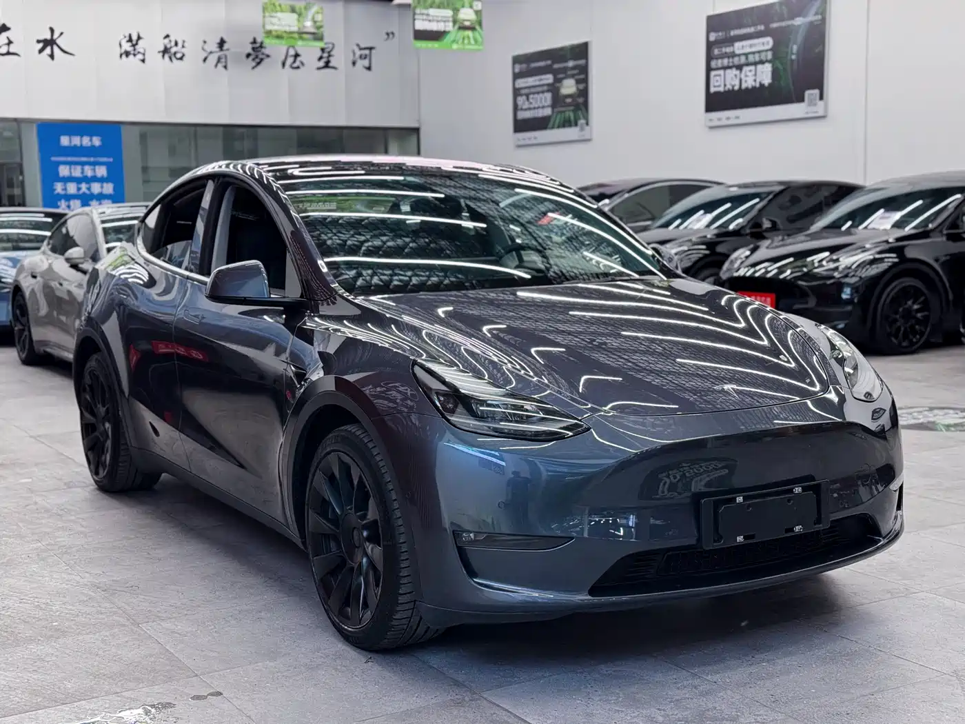 TESLA MODEL Y