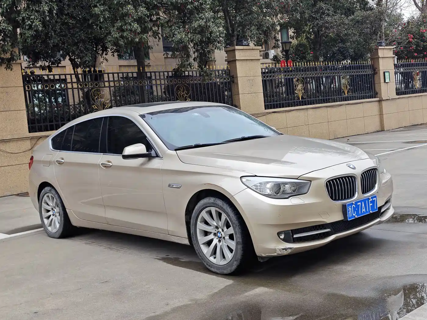 BMW 5 Series GT 2010 535i Leading Model фото 3