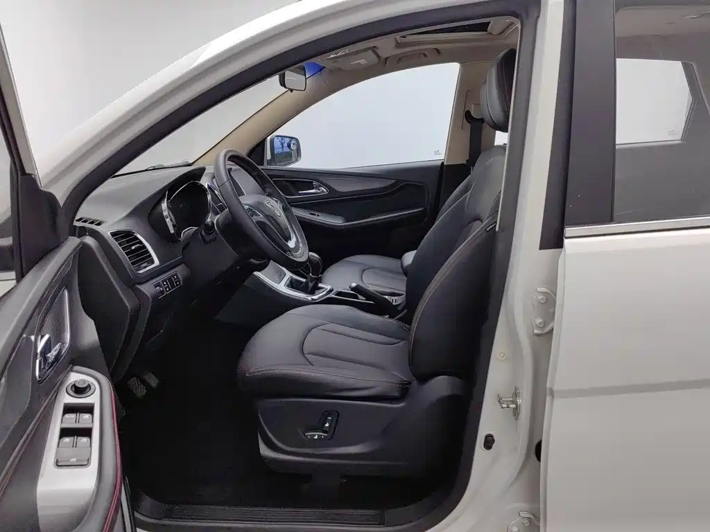 Baojun 560 2015 2015 1.8L Manual Luxury