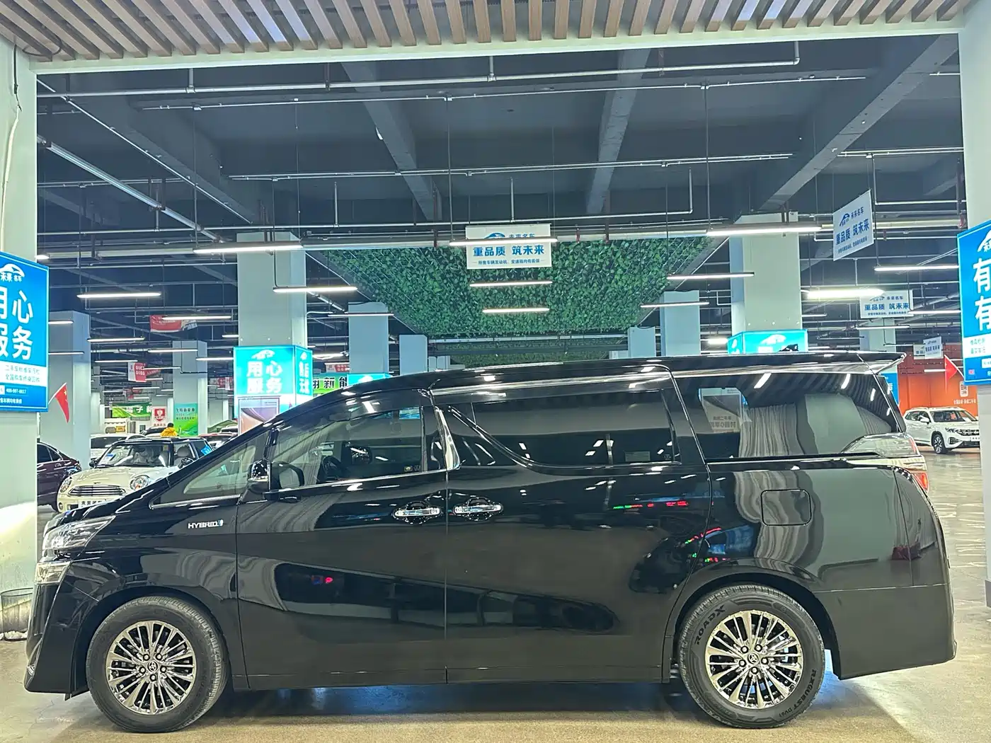 Toyota Vellfire 2021 Crown Hybrid 2.5L HV Luxury Edition фото 17