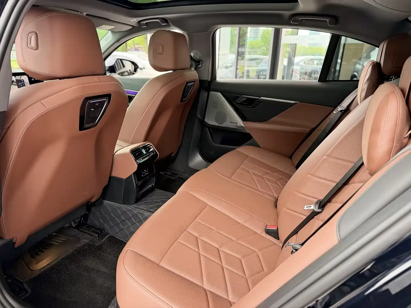 BMW 5 Series 2024 530Li Leading M Sport Package фото 9