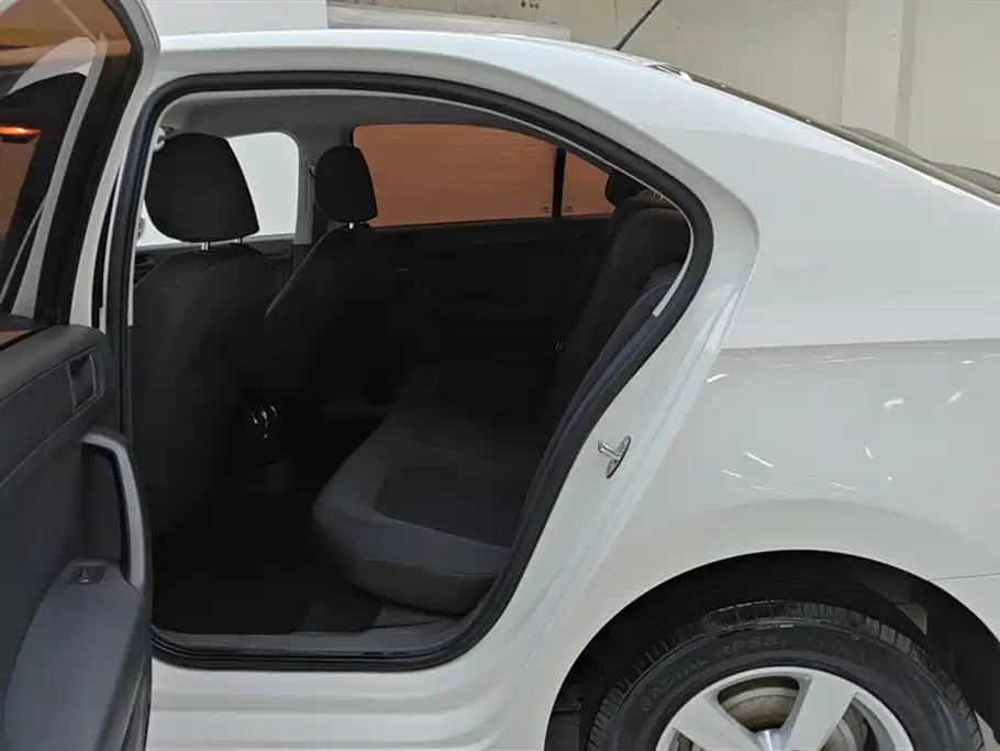 Volkswagen Santana 2015 1.4L Manual Trend Edition фото 11