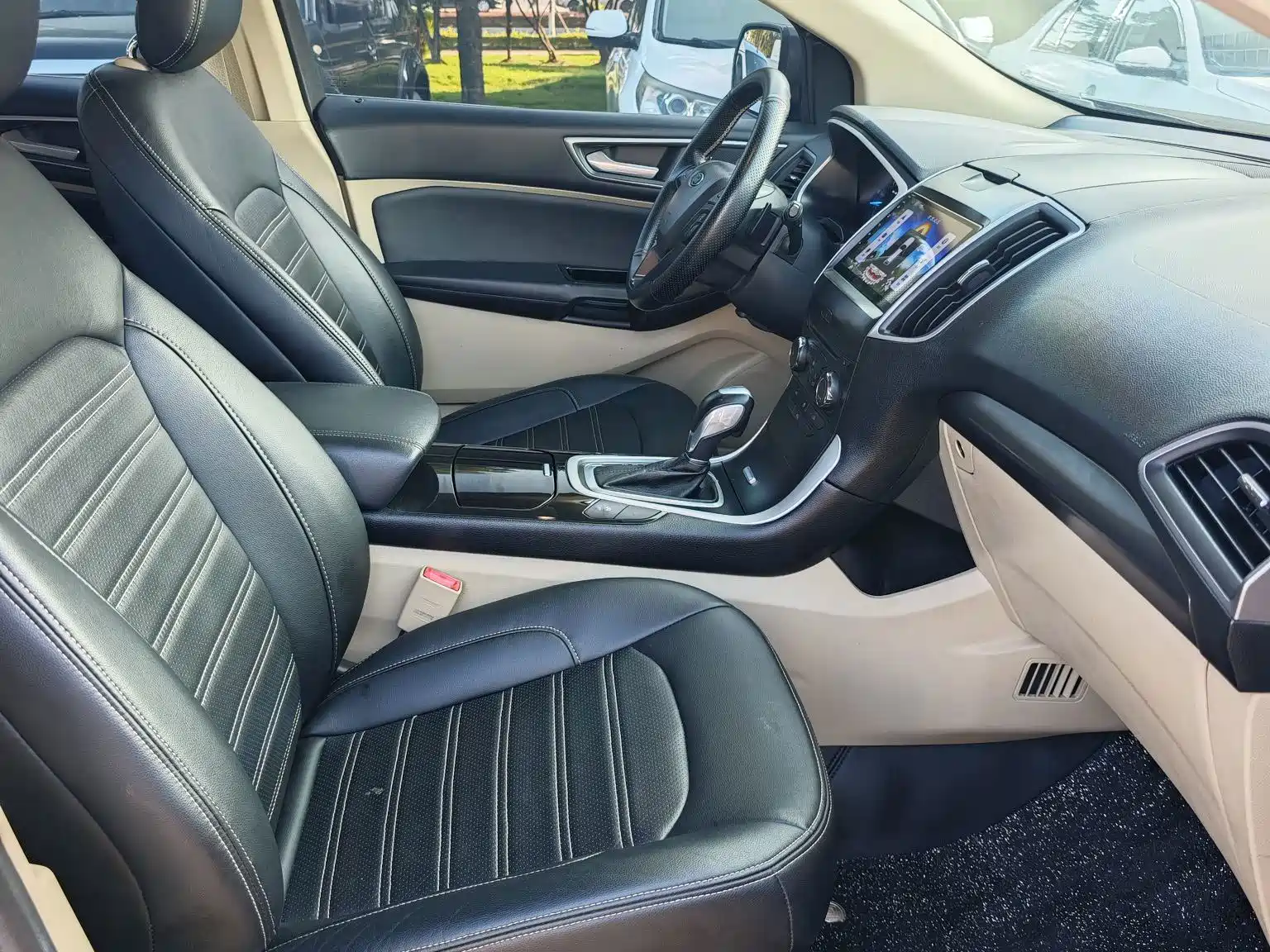 Фото 8 - Ford Edge