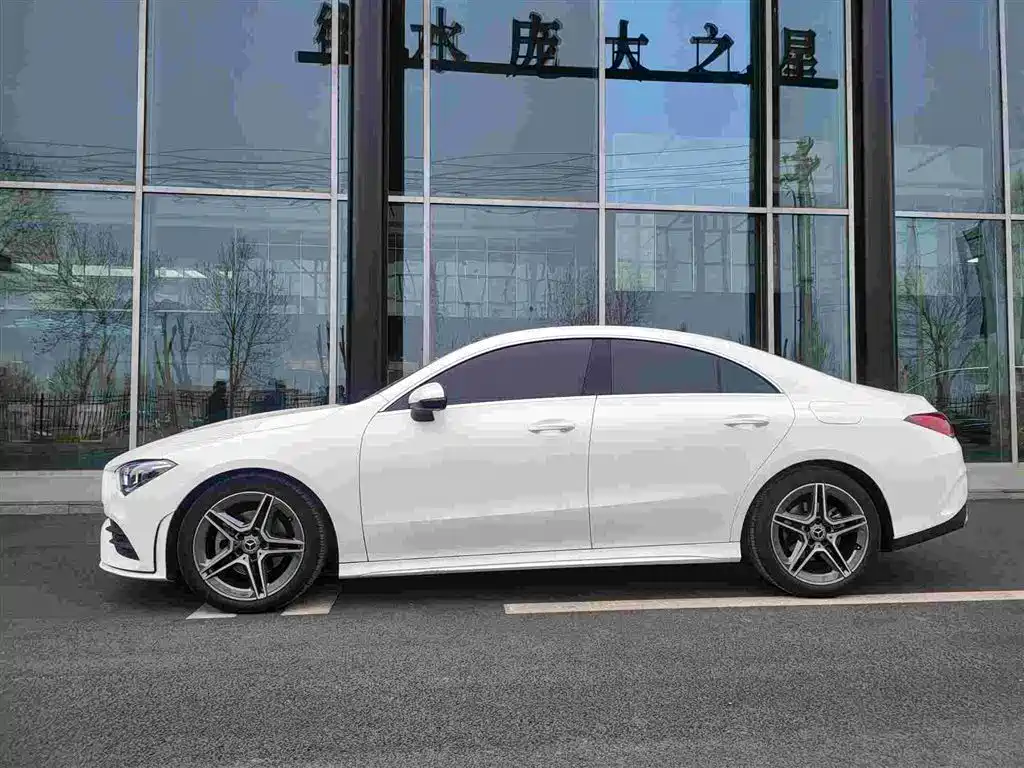 MERCEDES-BENZ CLA