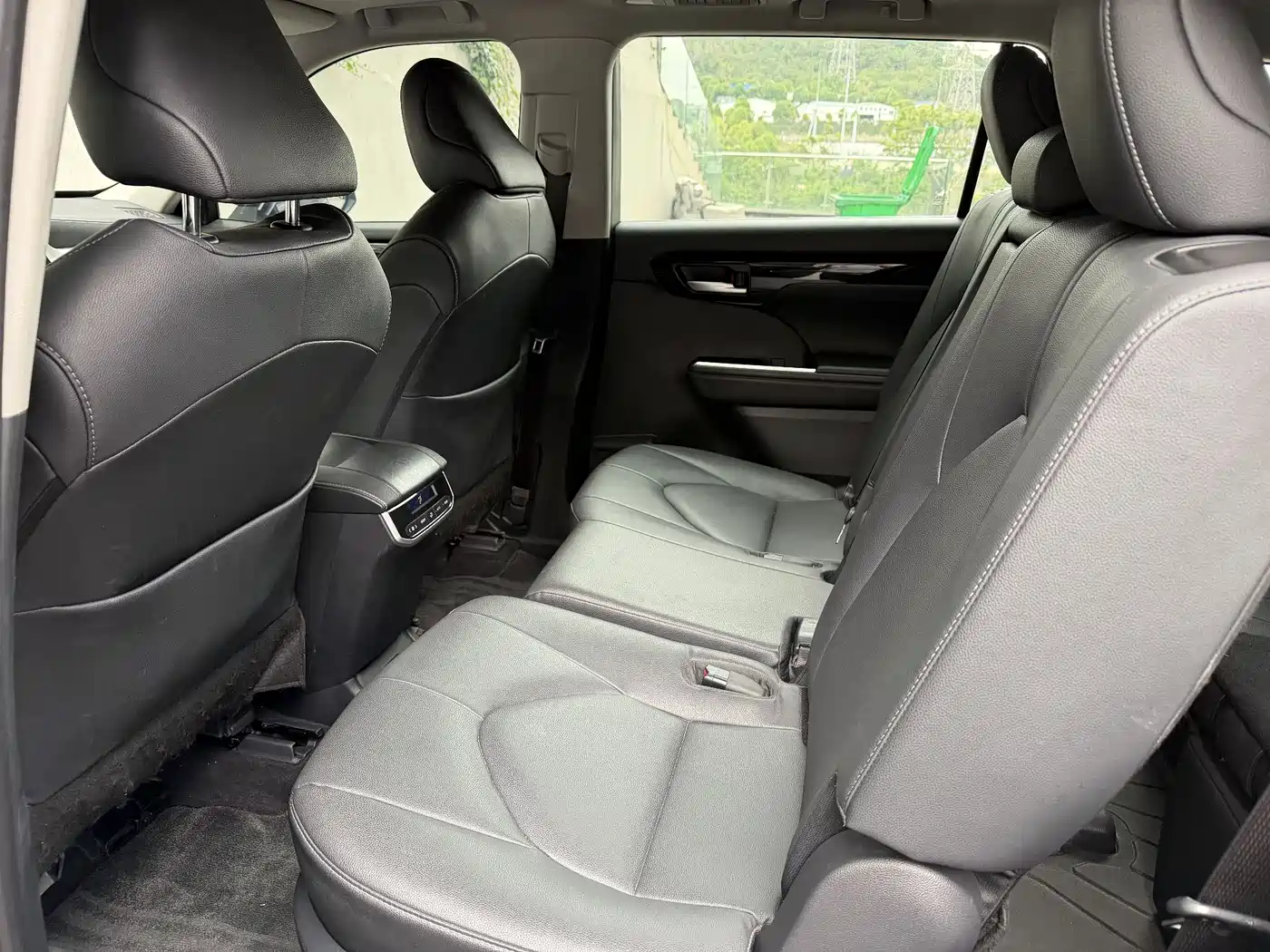 Toyota Highlander 2024 2.5L Smart Hybrid 4WD Luxury 7-seater фото 8