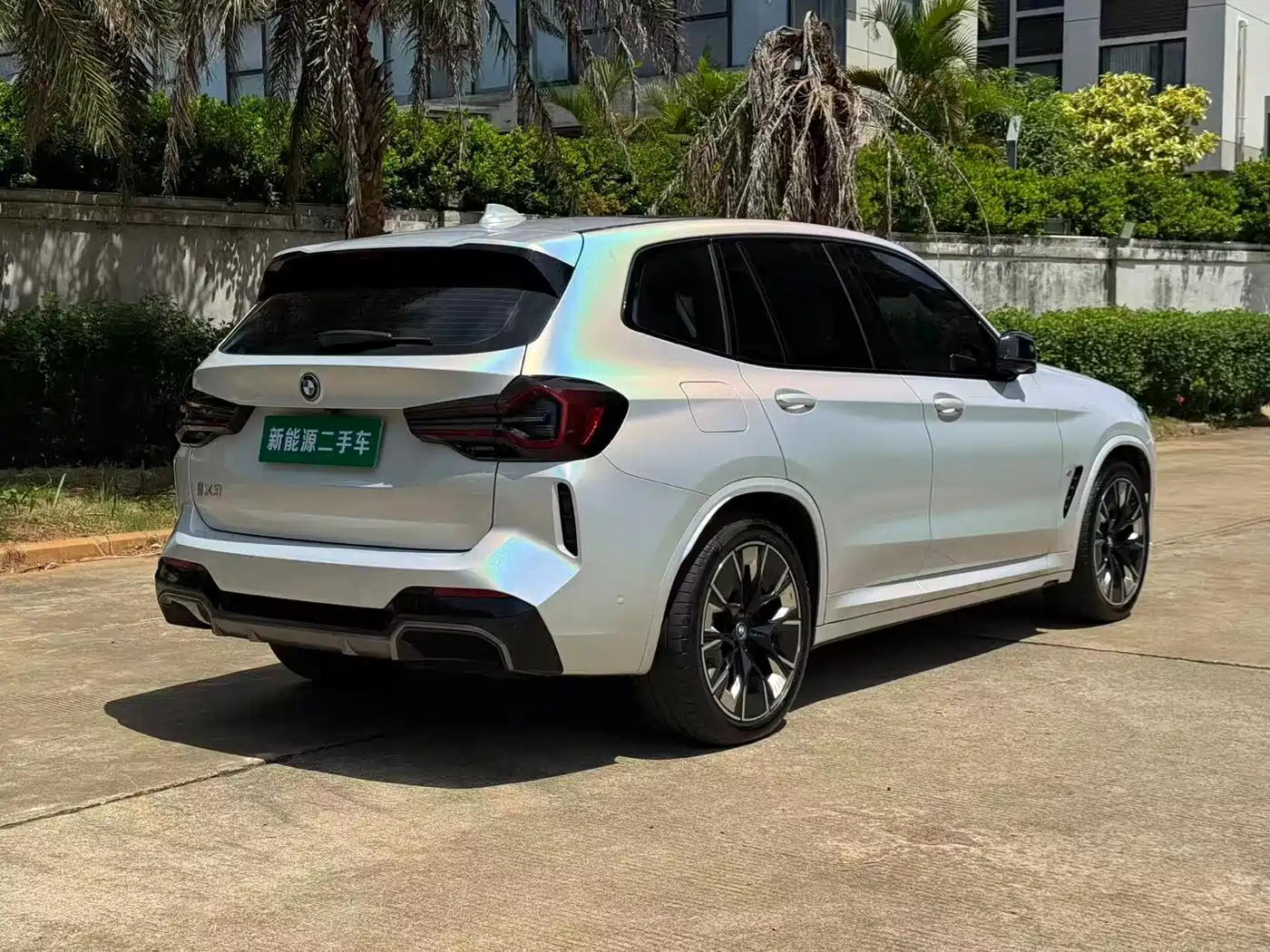 Фото 9 - BMW iX3