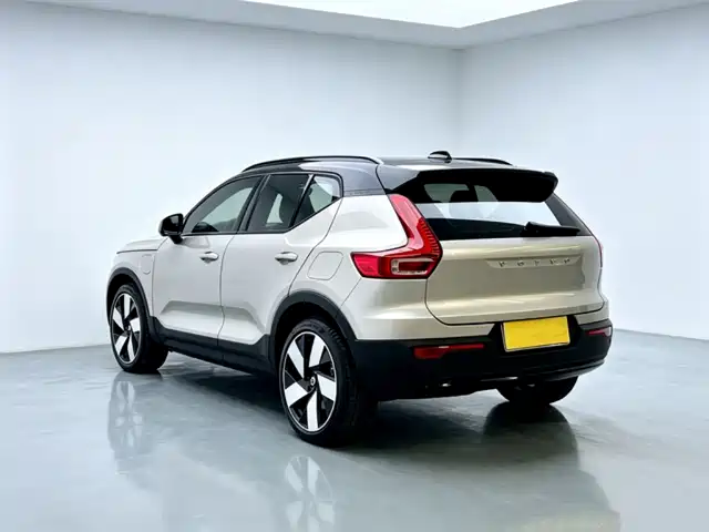 Volvo XC40 New Energy 2023 Long Range PRO Version — фото 4
