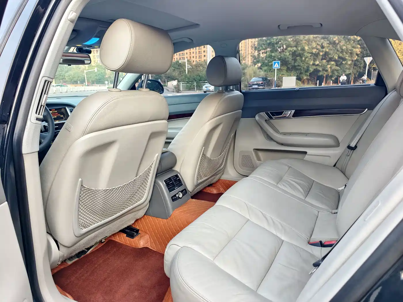 Фото 10 - Audi A6L