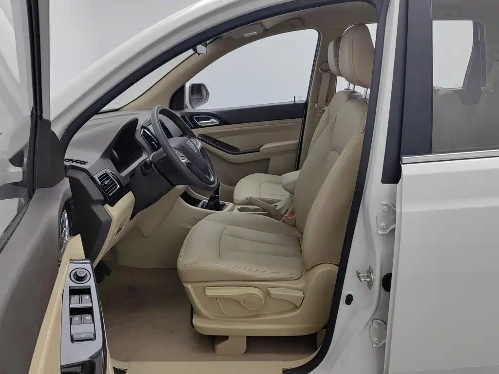 Baojun 730 2014 2014 1.5L Manual Comfort 7-seater