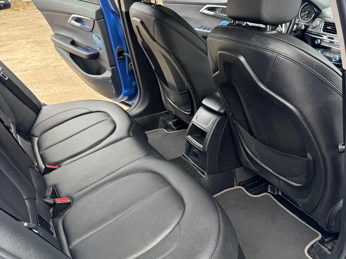 BMW 1 Series 2017 118i Sport фото 9