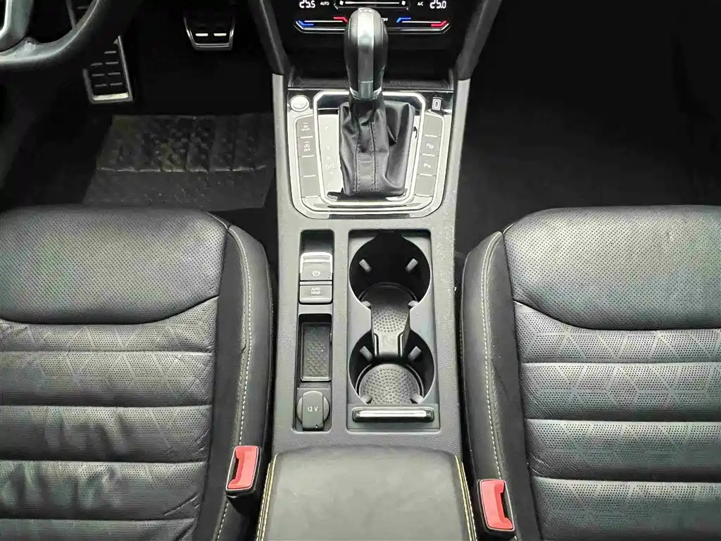 Volkswagen FAW-Volkswagen CC 2021 380TSI Eye-catching Edition фото 21