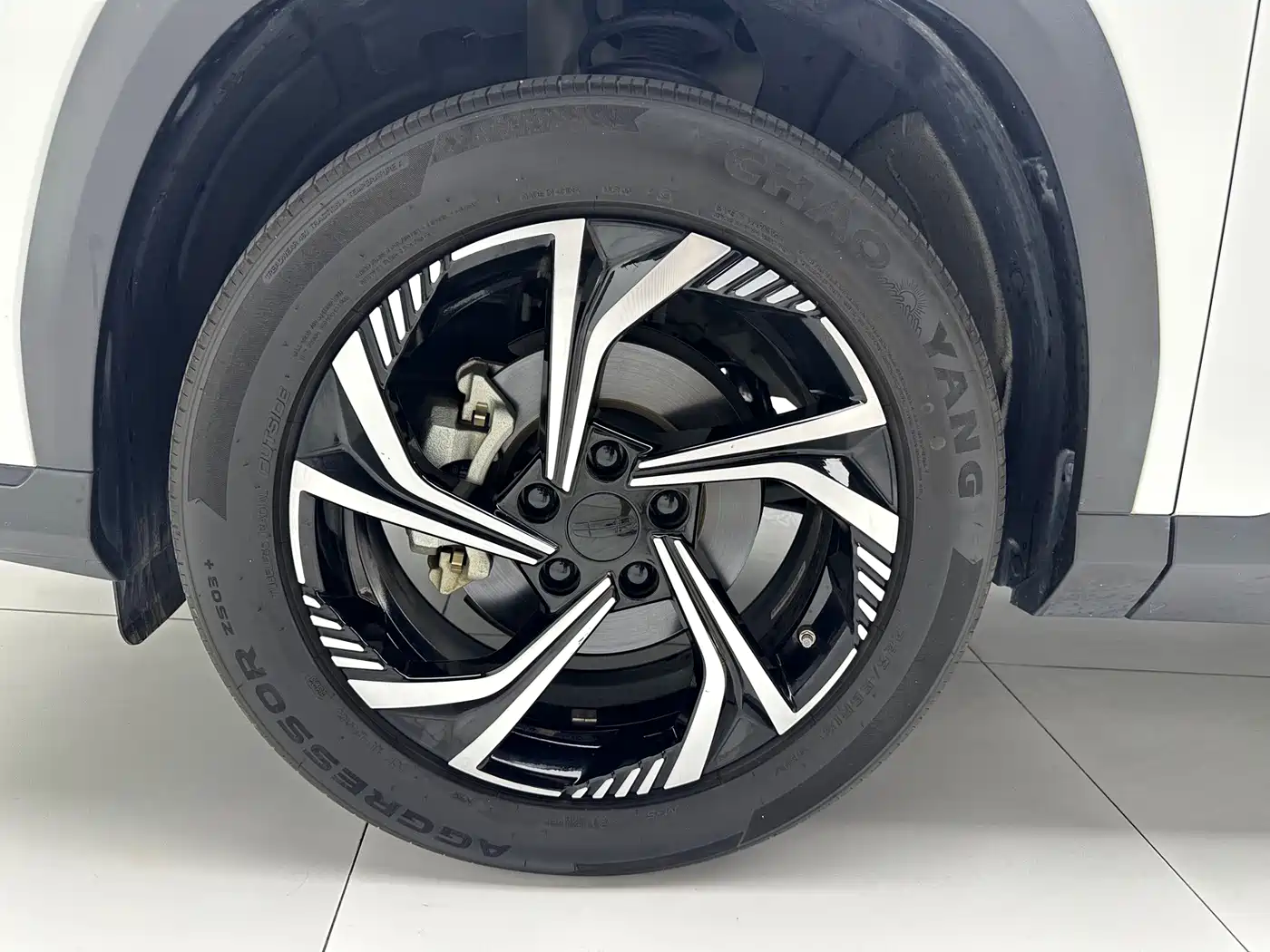 Photo 23 - Geely Atlas