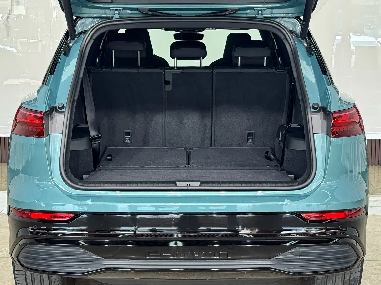 Фото 23 - Audi Q5 e-tron