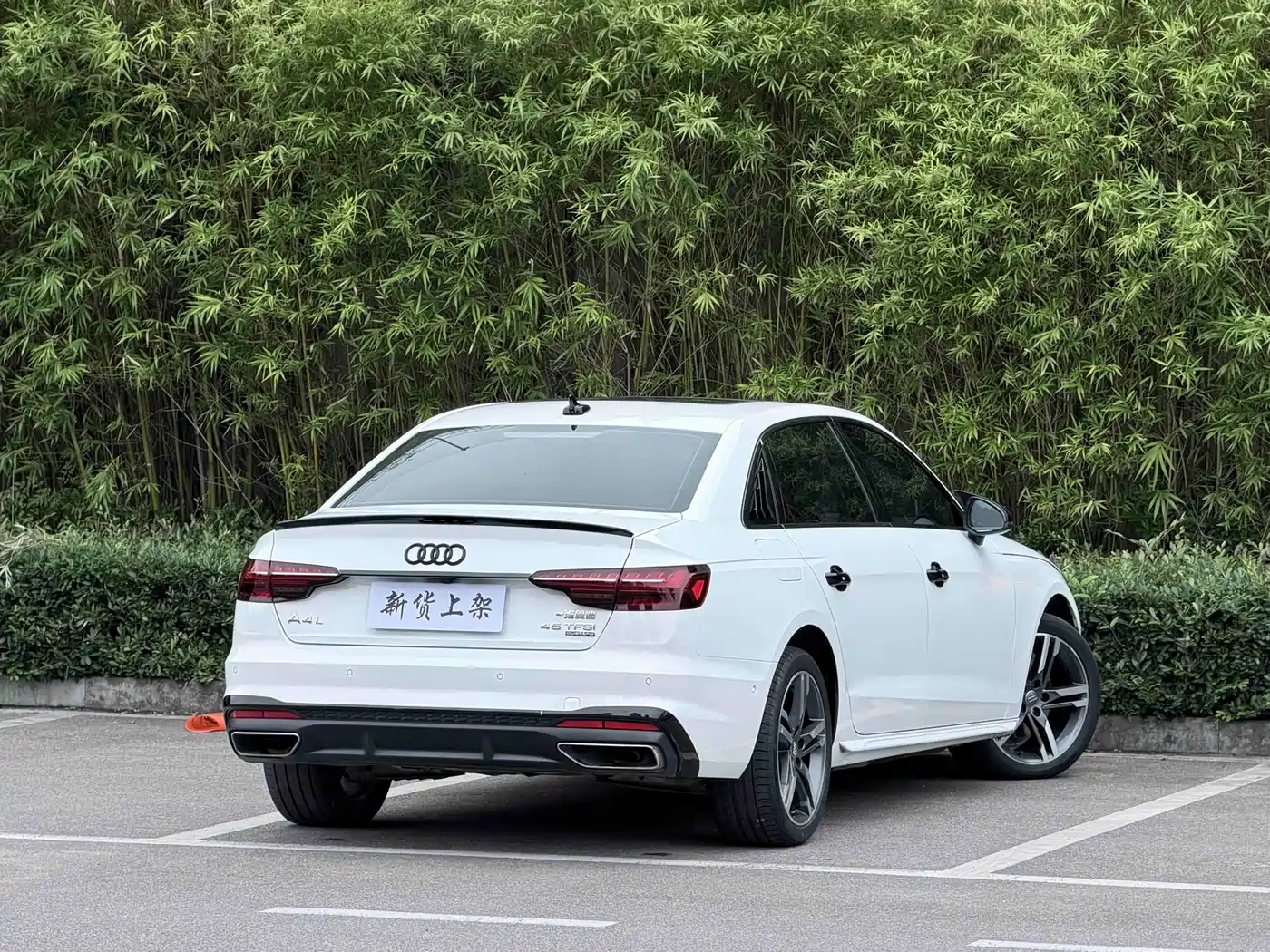 Фото 8 - Audi A4L