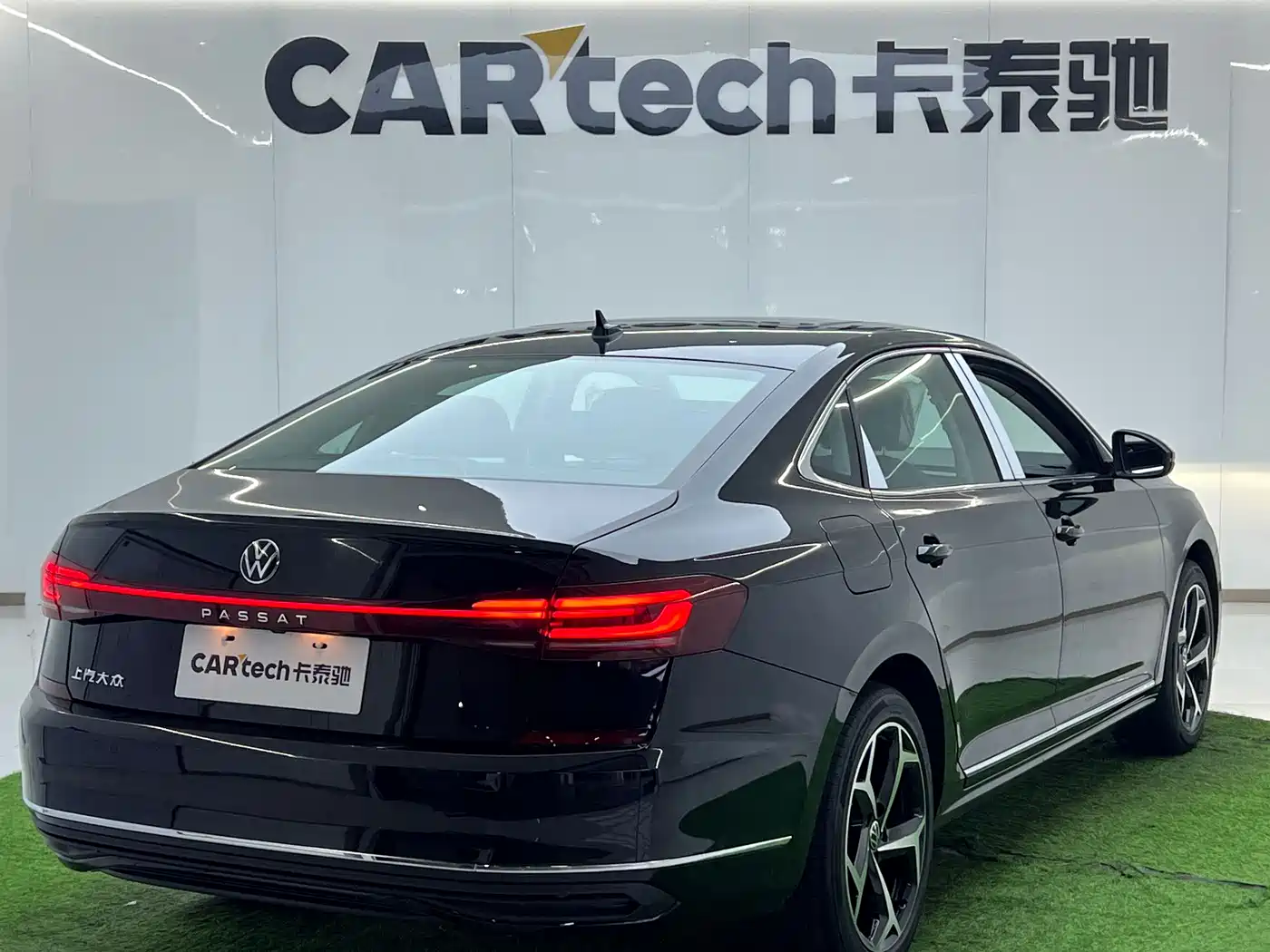 Volkswagen Passat 2026 Outstanding Edition 330TSI Elite Version фото 3
