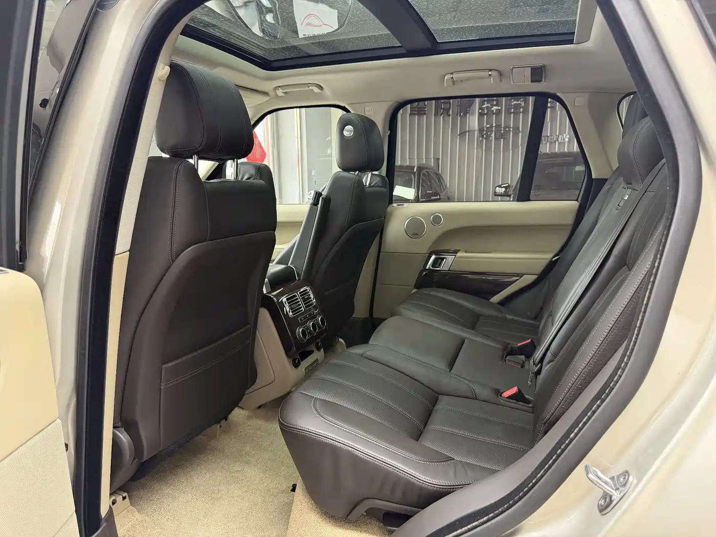 Фото 28 - Land Rover Range Rover