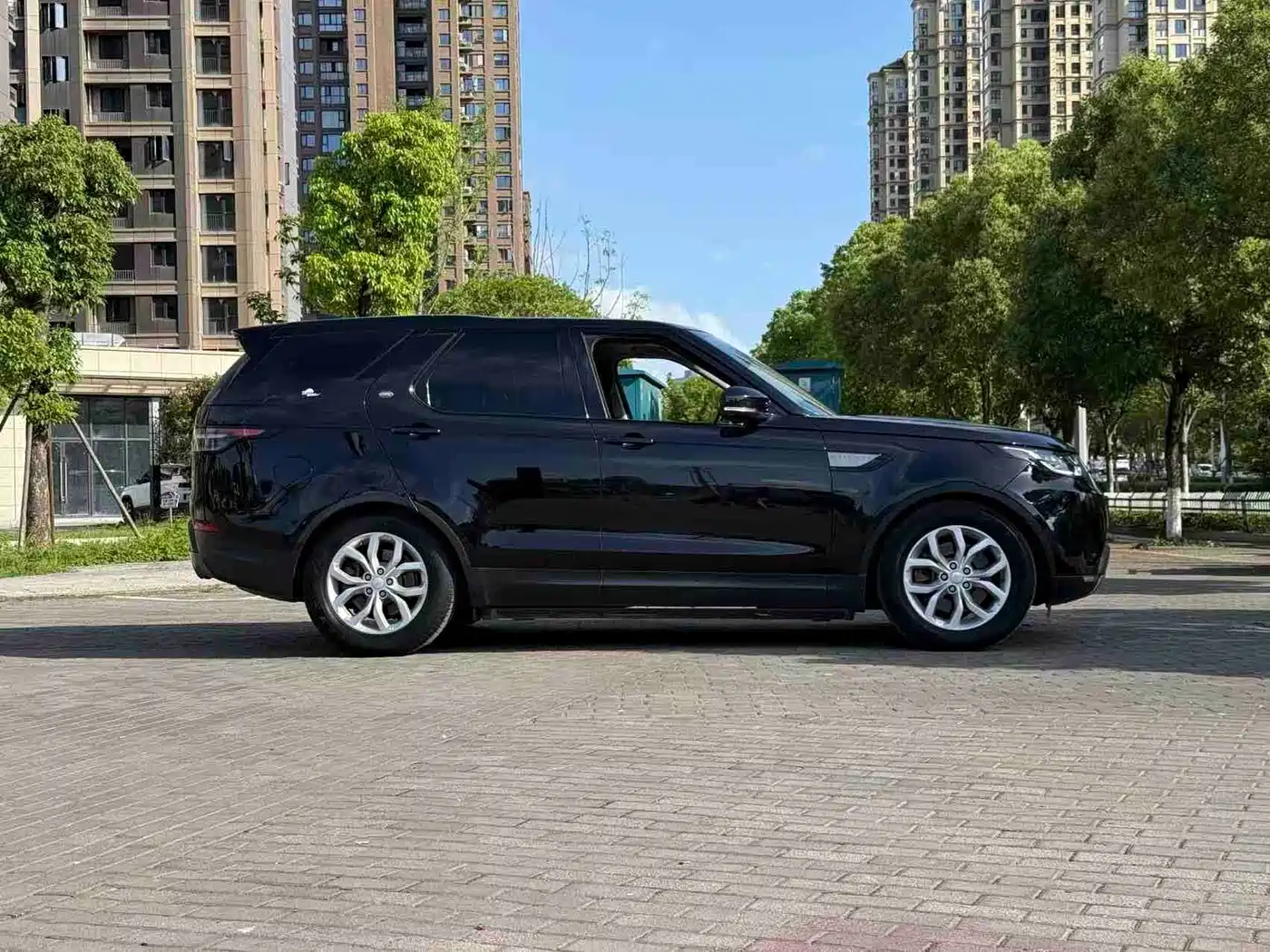Land Rover Discovery 2017 3.0 SC V6 SE фото 4