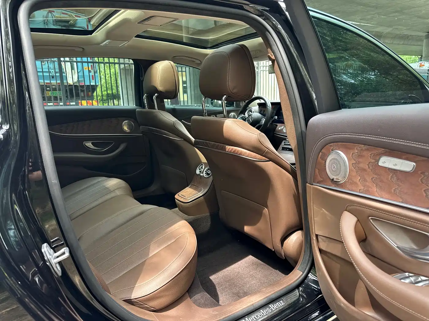 Mercedes-Benz E-Class 2023 E 300 L Fashion фото 17
