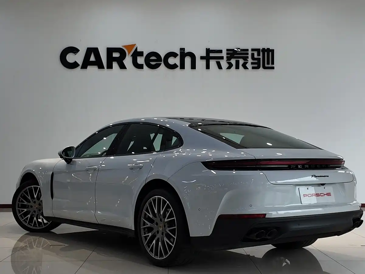 Photo 11 - Porsche Panamera