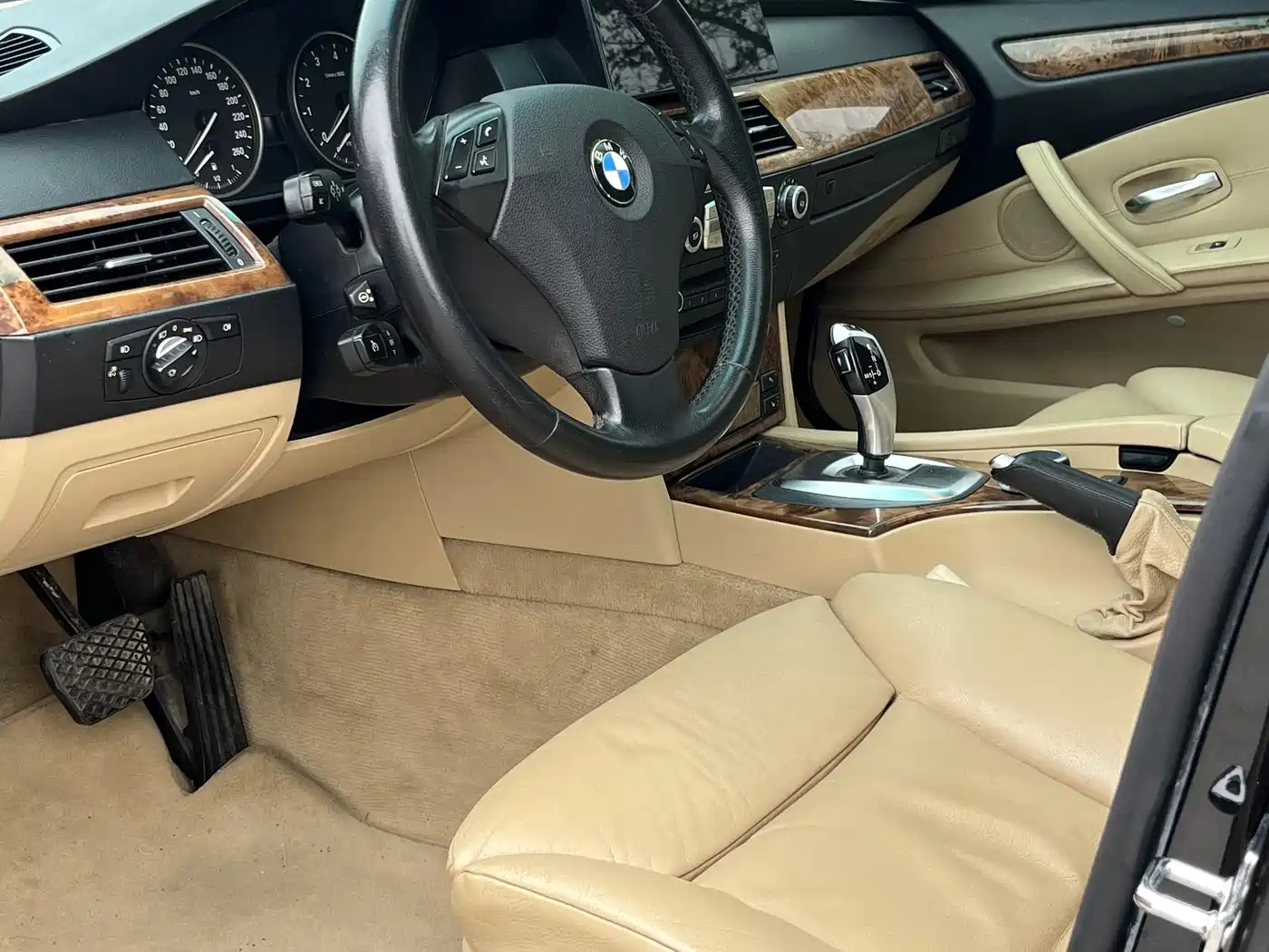 BMW 5 Series 2009 Model 525Li Luxury фото 10