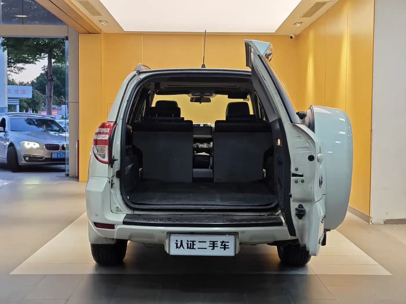 Toyota RAV4 Rongfang 2009 2.0L Automatic Luxury Edition фото 26
