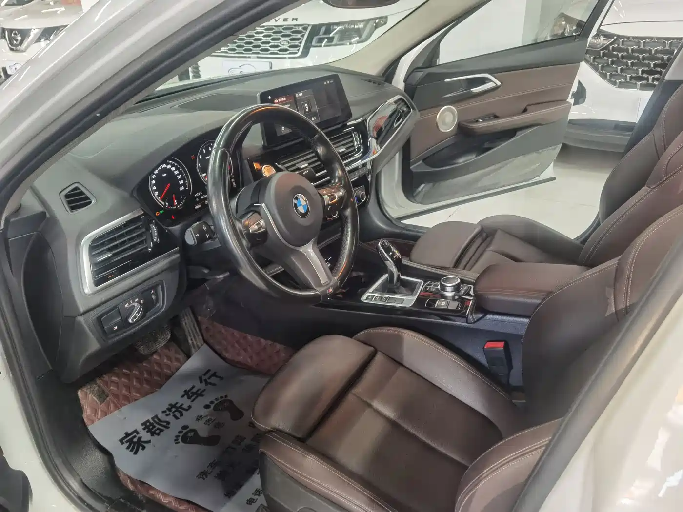 BMW 1 Series 2023 120i M Sport Shadow Edition фото 7
