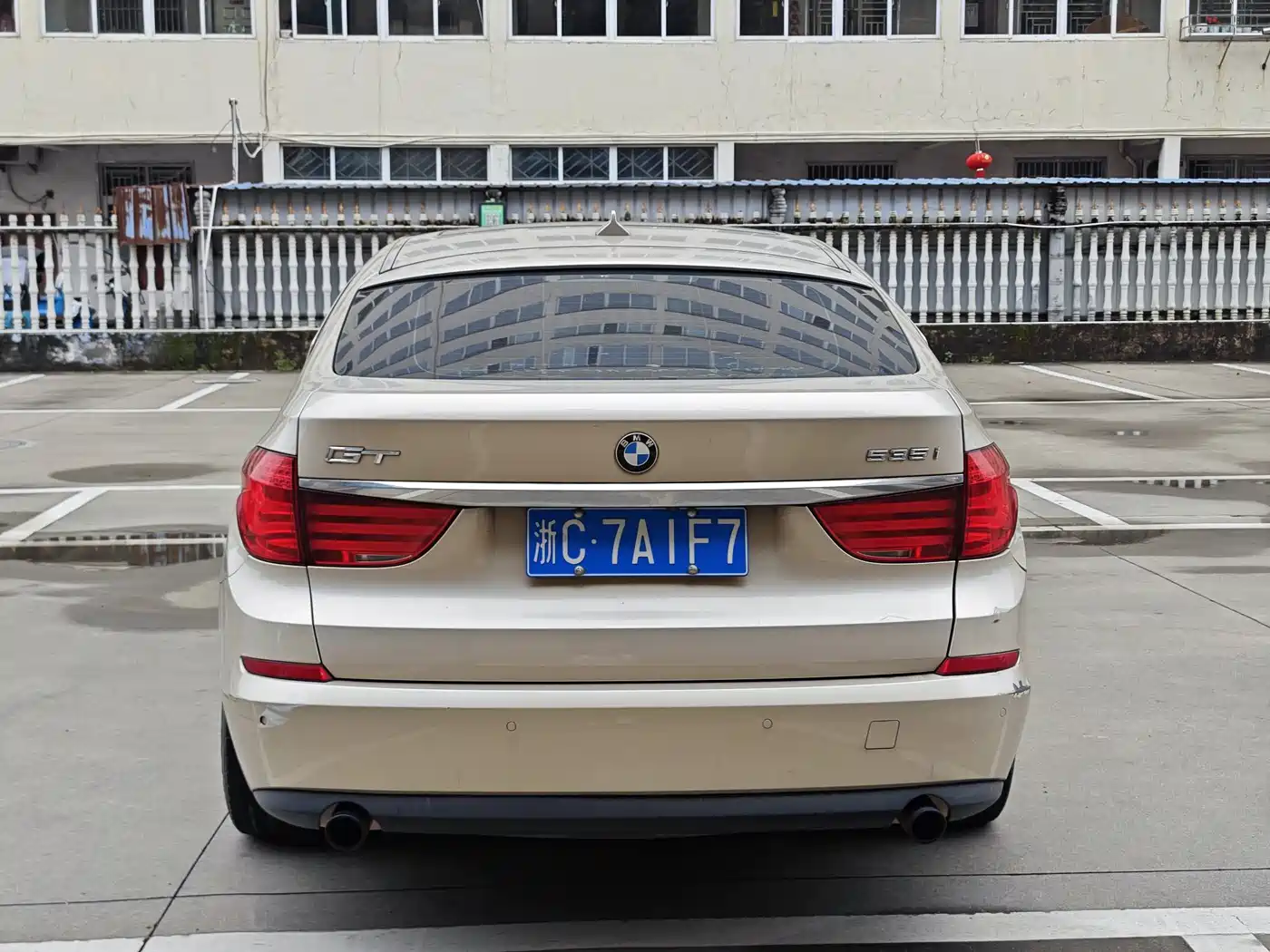 BMW 5 Series GT 2010 535i Leading Model фото 6