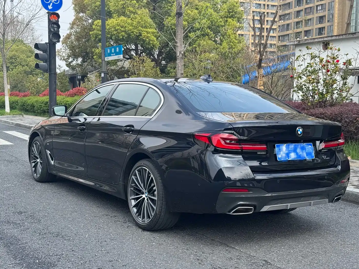 BMW 5 Series 2022 530Li Leading M Sport Package фото 9