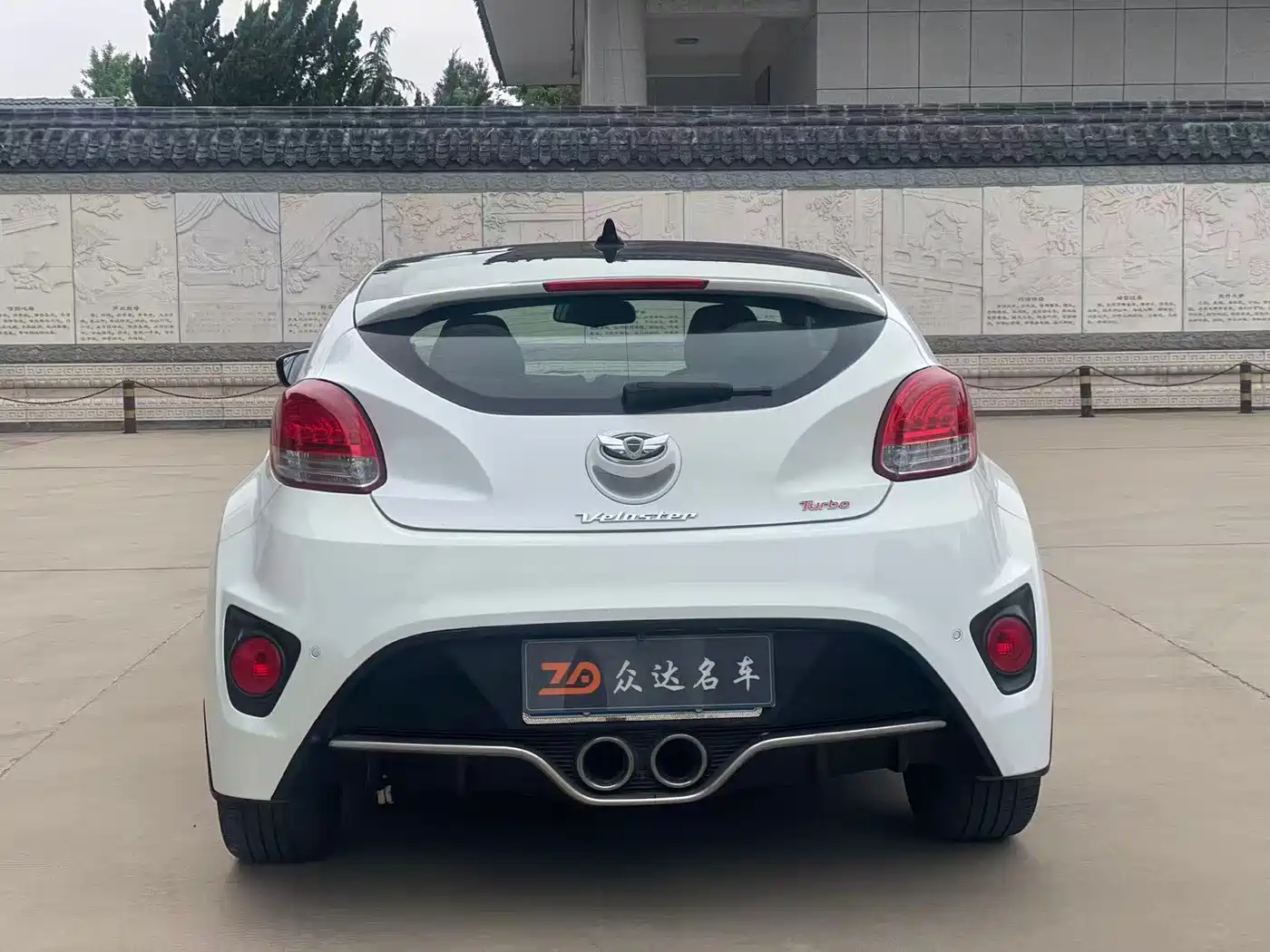 Hyundai Veloster 2015 1.6T Automatic Luxury Edition фото 12