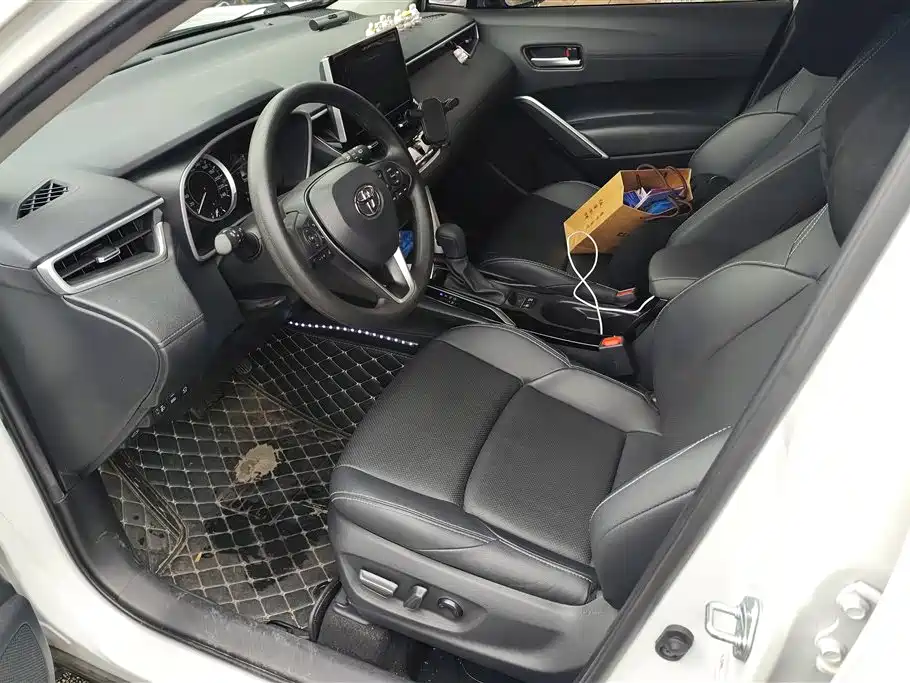 Toyota Frontlander 2022 2.0L CVT Luxury PLUS Edition фото 9