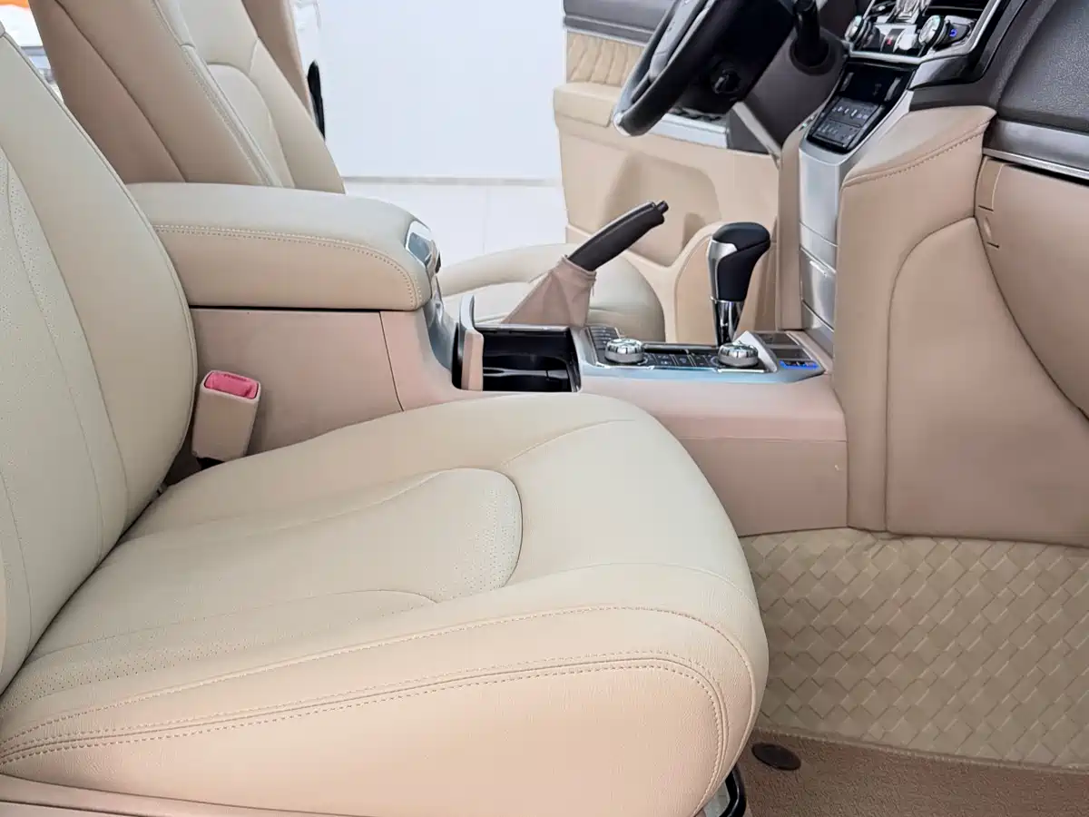 Toyota Land Cruiser (Import) 2015 4.0L V6 Middle East Limited Edition фото 7