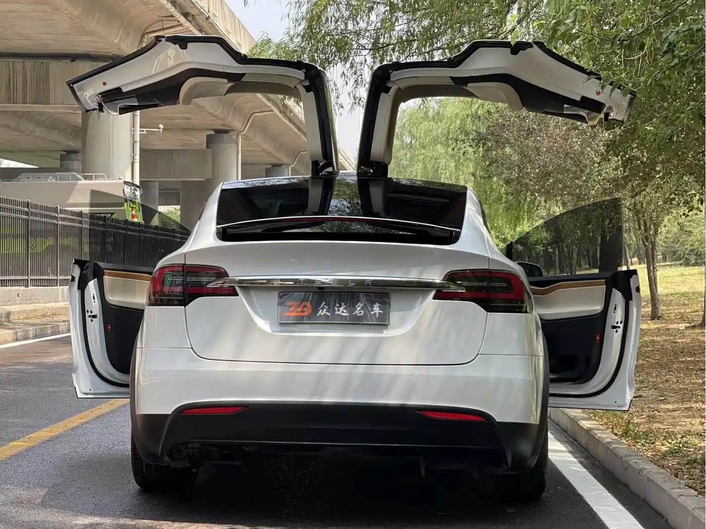 TESLA MODEL X