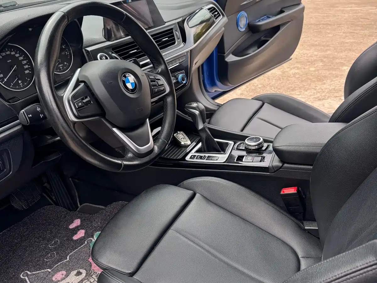 BMW 1 Series 2017 118i Sport фото 6