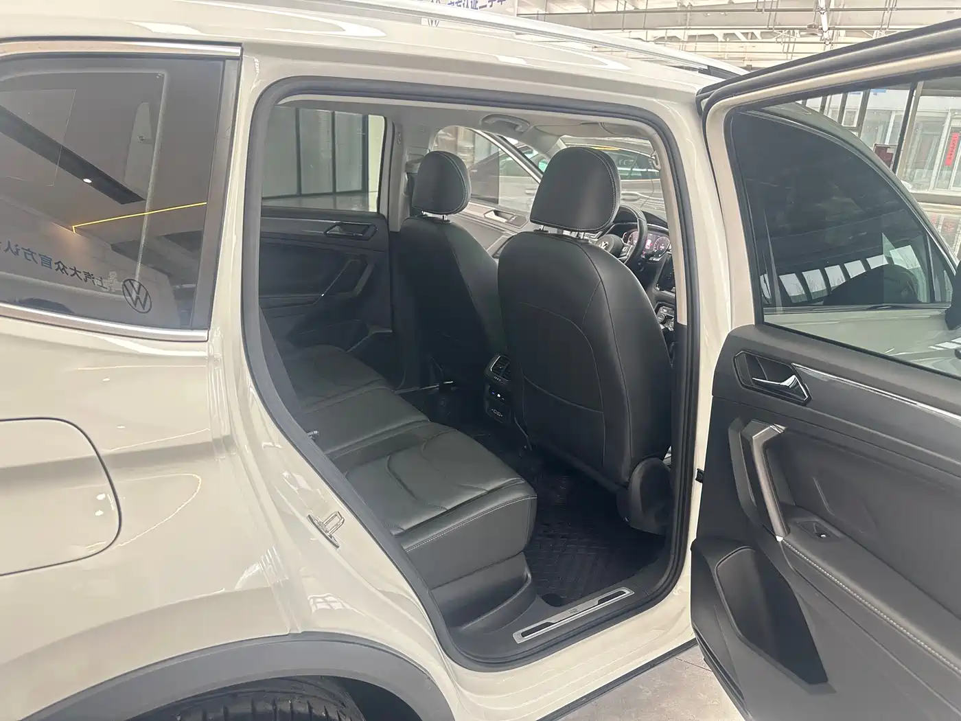 Volkswagen Tiguan L 2021 330TSI Automatic 2WD R-Line Premium фото 5