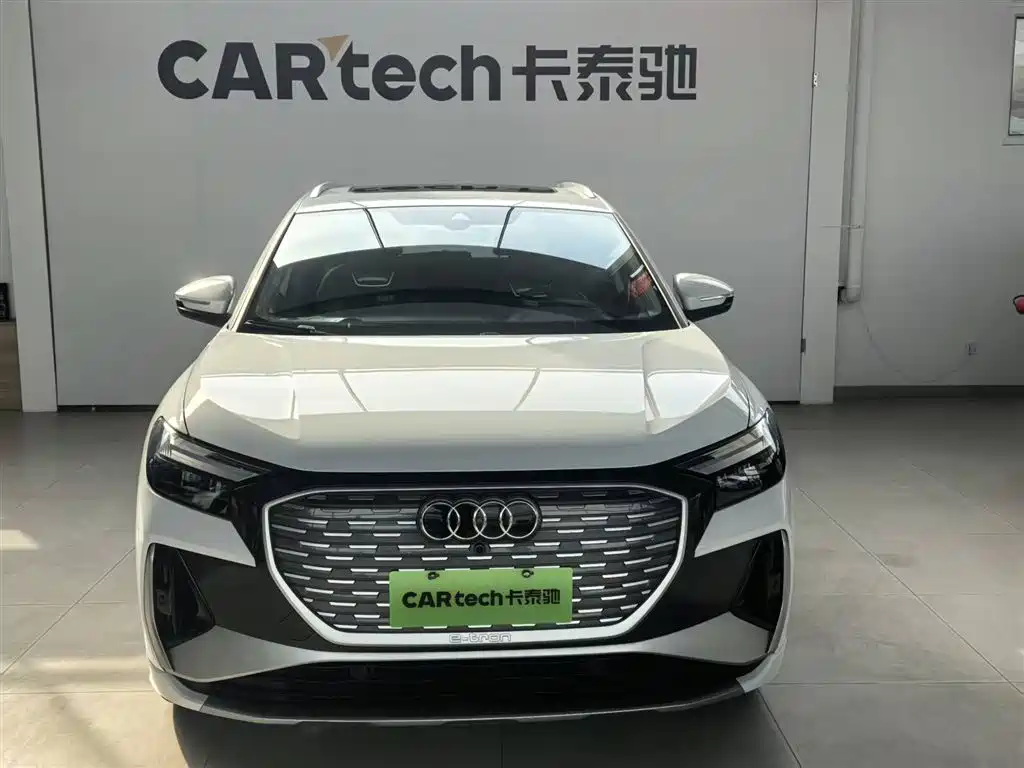 AUDI Q4 E TRON