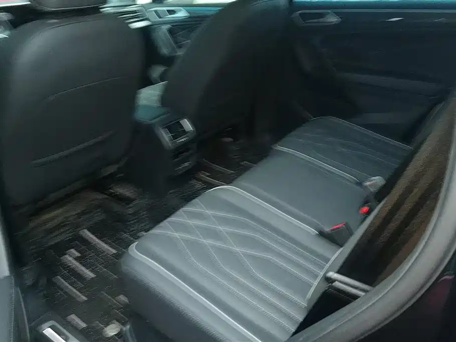 Volkswagen Tiguan L 2022 330TSI Auto 2WD R-Line Premium Edition фото 11