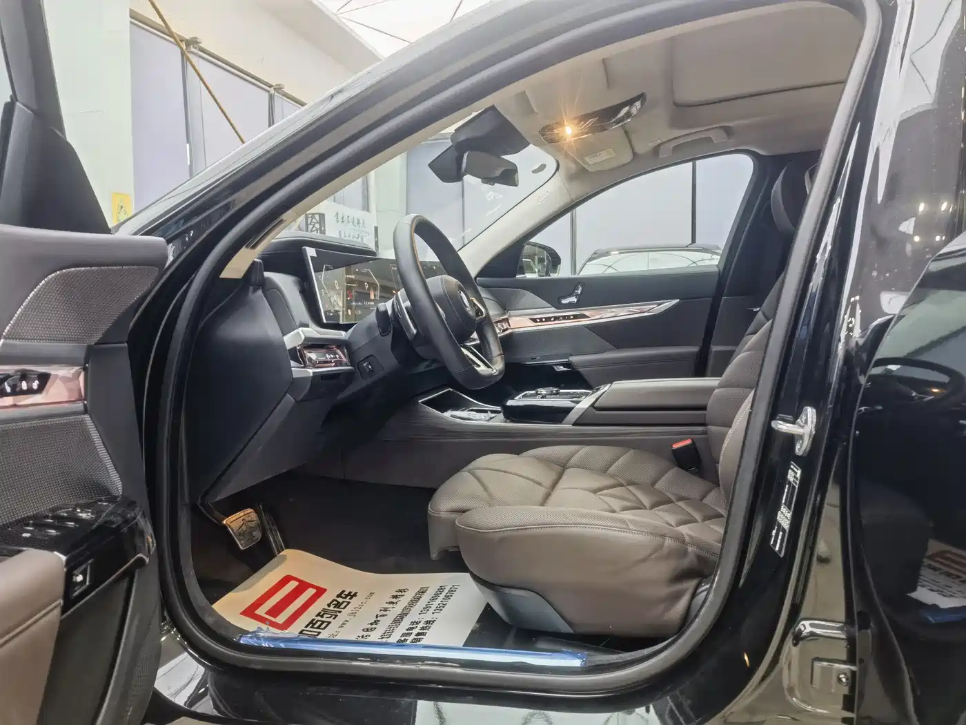 BMW 7 Series 2023 Model 740Li Leading M Sport Package фото 11