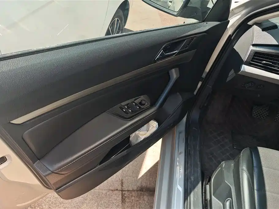 Volkswagen Lavida 2021 1.5L Auto Comfort Edition фото 7