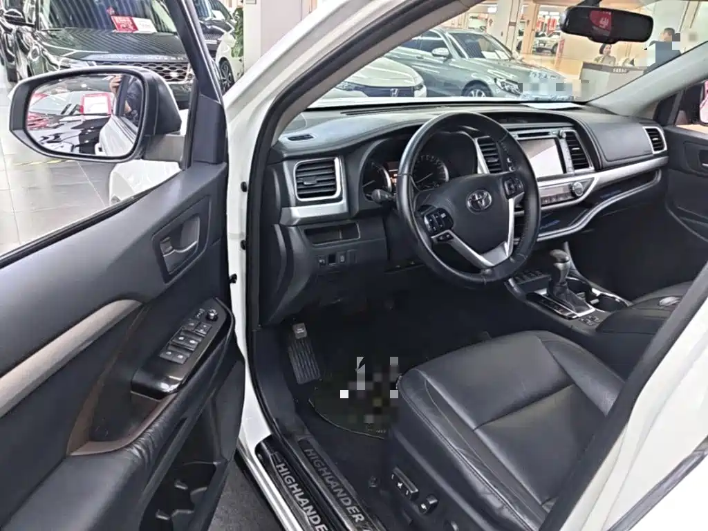Фото 16 - Toyota Highlander