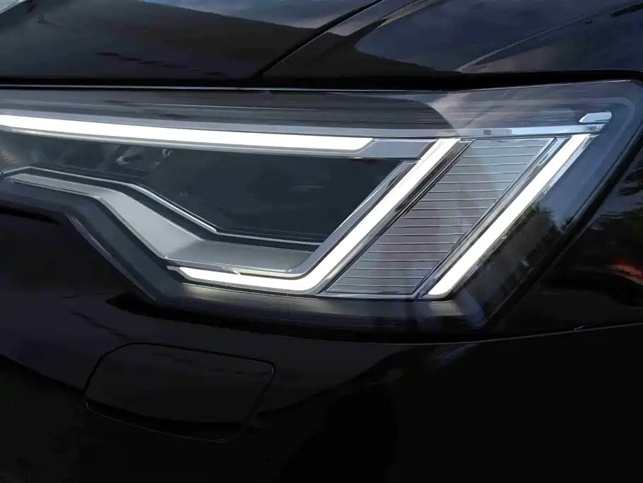 Audi A6L 2021 40 TFSI Luxury Sport фото 13