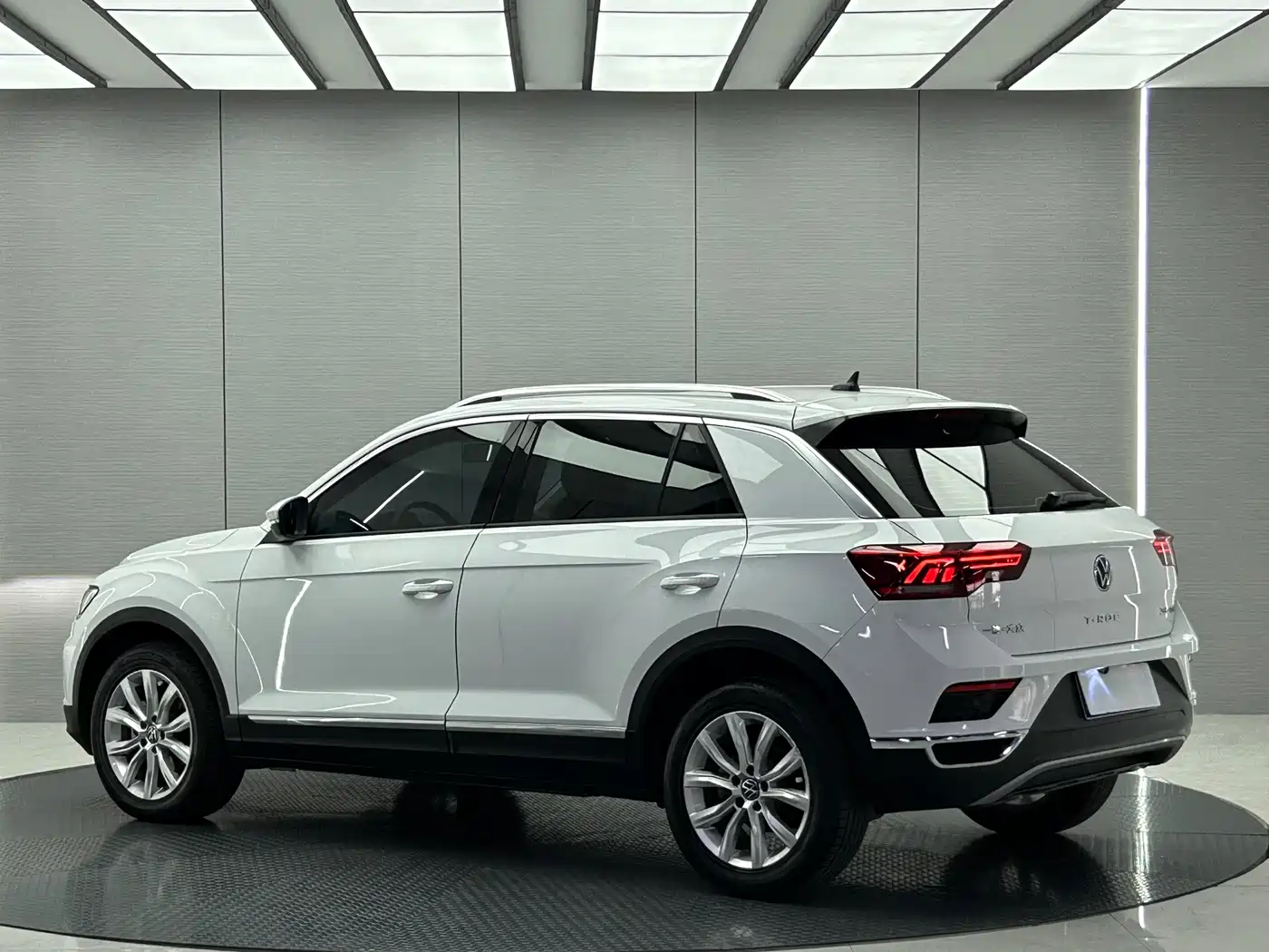 Volkswagen T-ROC 2022 280TSI DSG 2WD Elite PLUS фото 4