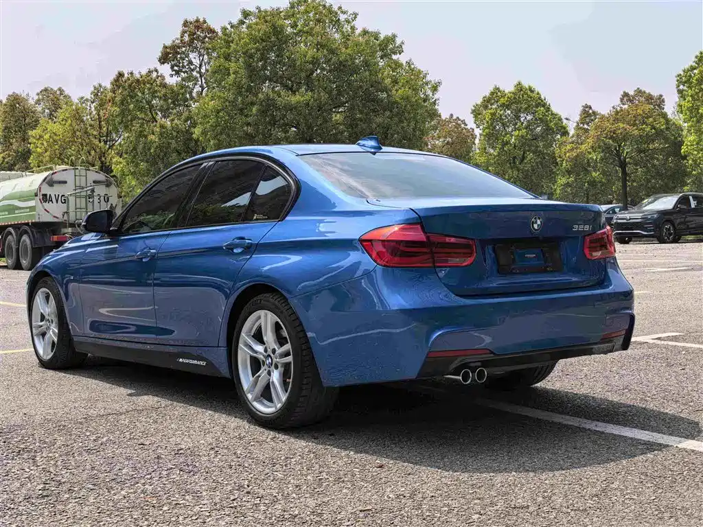 BMW 3 Series 2016 328i M Sport фото 13