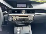 Фото 8 - Lexus ES