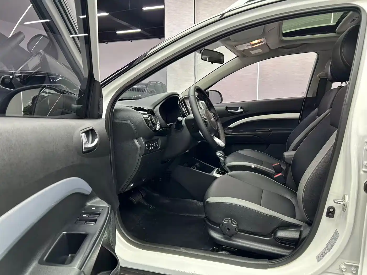 Kia KX1 2021 1.4L CVT Fun Sunroof Version фото 10