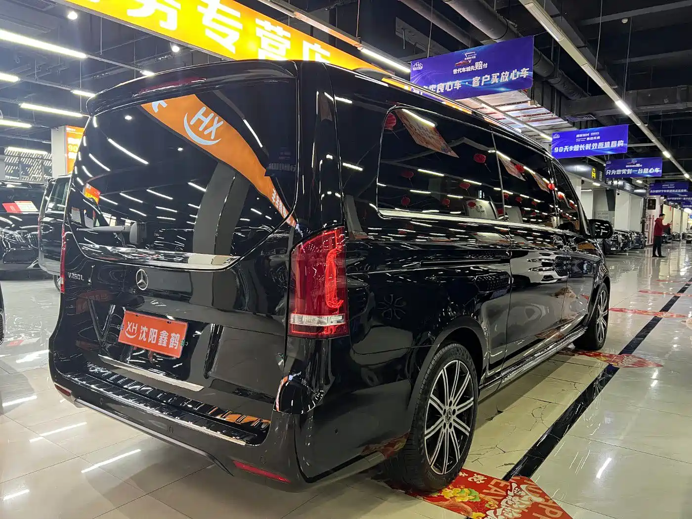 Mercedes-Benz V-Class 2022 V 260 L Long Wheelbase Luxury Edition фото 26