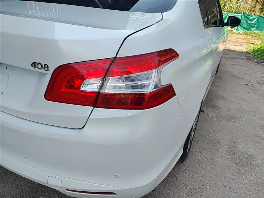 Peugeot 408 2014 1.8L Automatic Luxury Edition фото 8