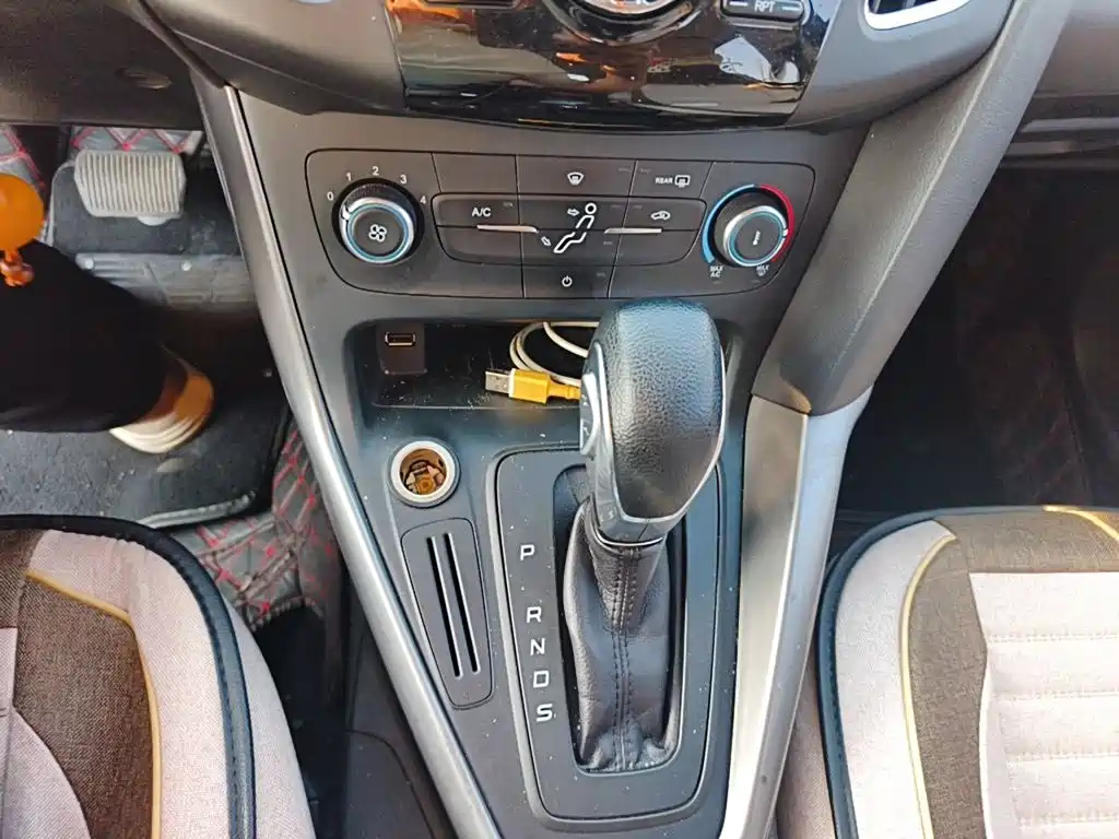 Фото 7 - Ford Focus