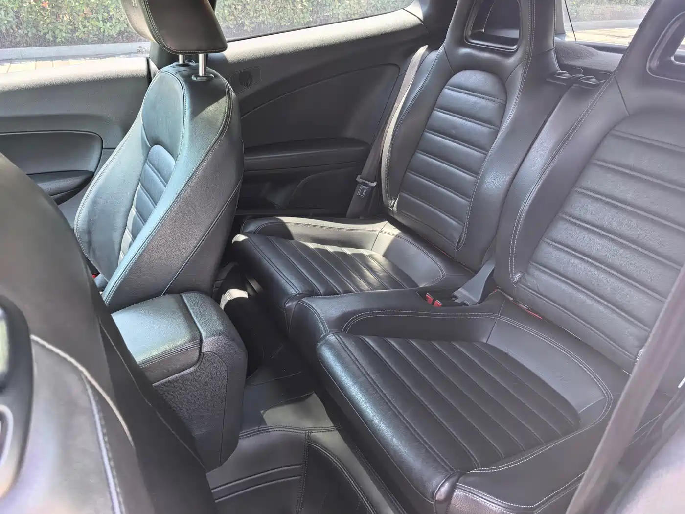 Volkswagen Scirocco 2011 Model R 2.0TSI фото 10