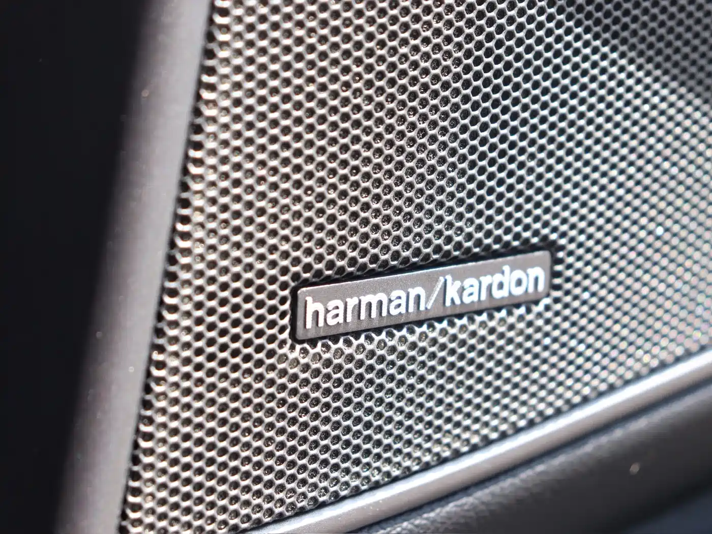 BMW 3 Series 2022 Facelift 330i M Sport Shadow Edition фото 14
