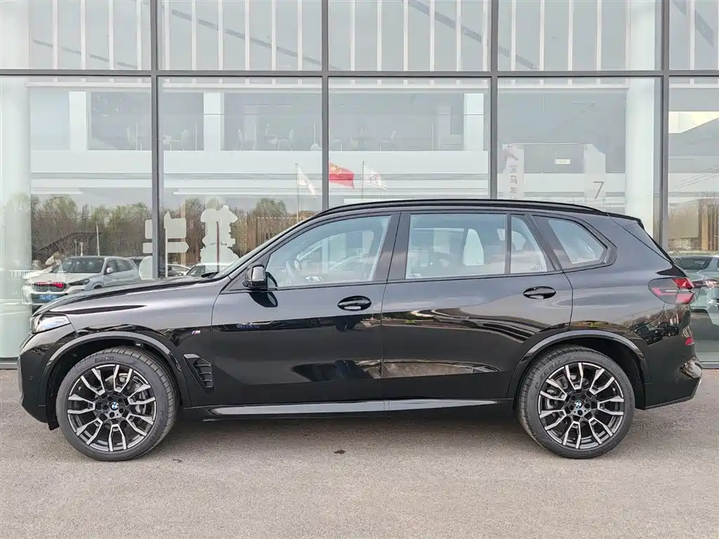 BMW X5 2025 Model xDrive 40Li Exclusive M Sport Blackout Package фото 3